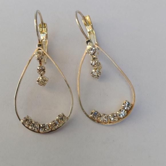 2/$10 or 4/$15 Teardrop Shaped Earrings Silver Stone Trim - Picture 1 of 4